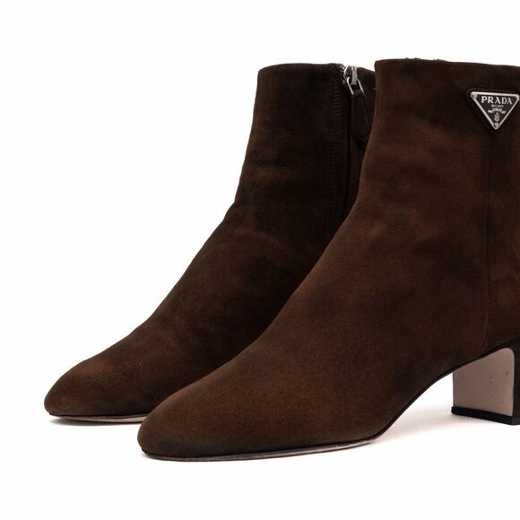 1.6k.$ Prada Brown Suede Block Heel Ankle Side Zip Triangle Logo Boots 35 US:5 - Picture 3 of 14